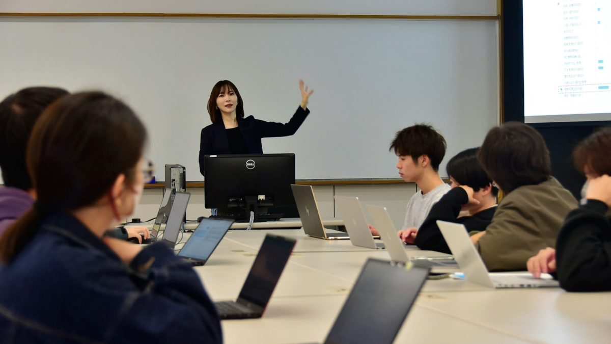 『生成AIを活用した卒業論文添削システムの実証実験』の様子を大学Webサイトに掲載していただきました