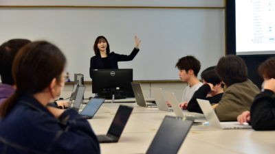 『生成AIを活用した卒業論文添削システムの実証実験』の様子を大学Webサイトに掲載していただきました